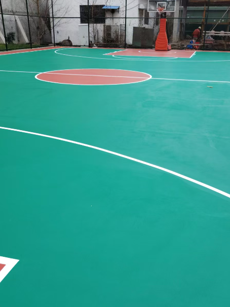 休宁 球场长期使用易出现地面开裂